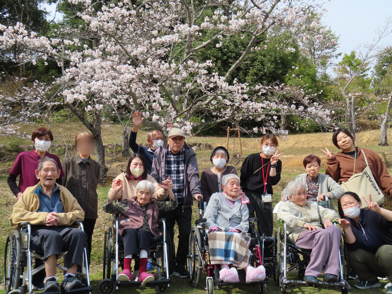 暮らし・活動報告、献立紹介、広報誌を更新しました